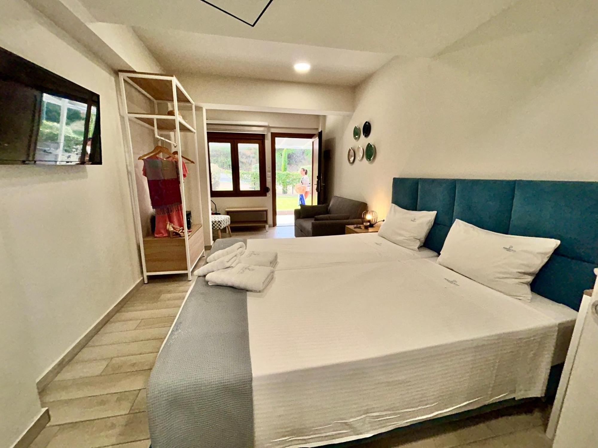 Porto Portes Suites Неа-Потидеа Экстерьер фото